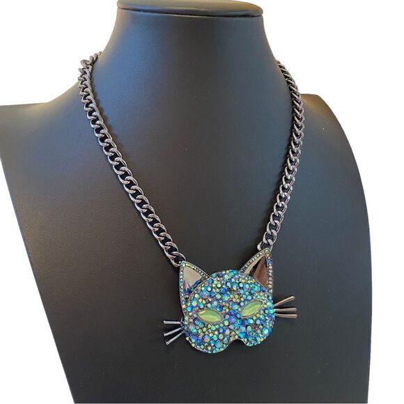 Betsey Johnson Glow-in-the-Dark Jeweled Cat Mask Pendant on Gun Metal Chain - Picture 3 of 7